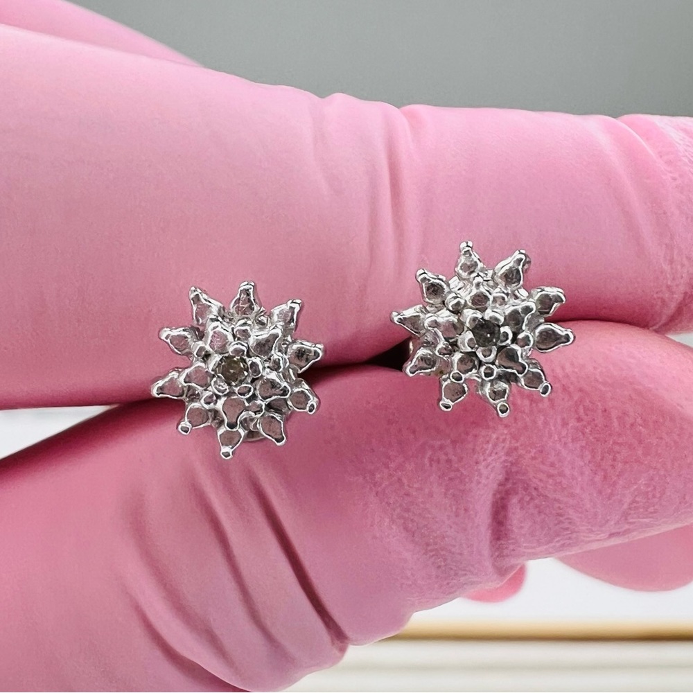 Vintage Sterling Silver Tiny Flower Stud Earrings